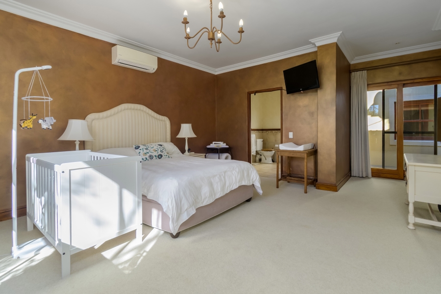 7 Bedroom Property for Sale in Zwaanswyk Western Cape